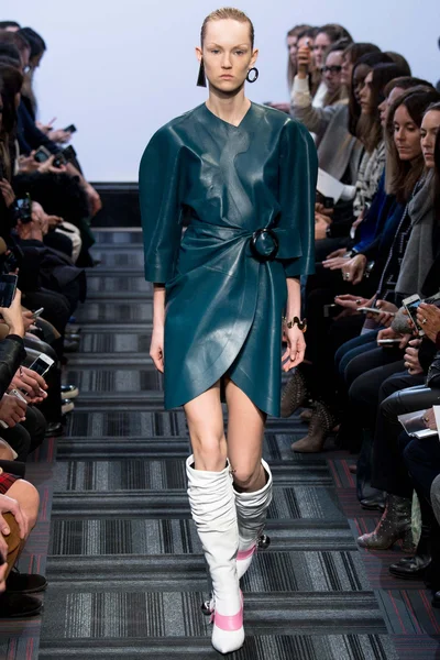 Look 9